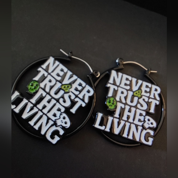💥3 for $15! Beetlejuice Earrings - Picture 3 of 3